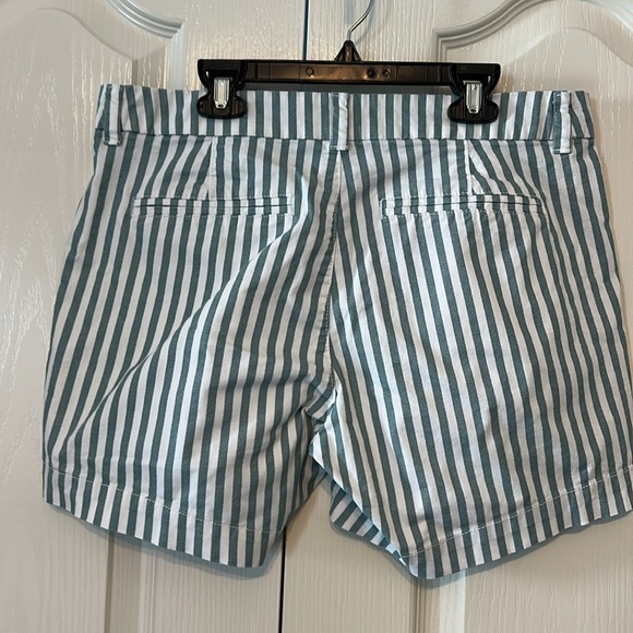 Old Navy Striped Green and White Women's Shorts Size 8 - Picture 2 of 11